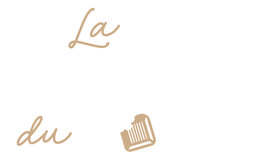 Logo de la Maison du poids en blanc sur fond transparent et couleur beige, sans baseline